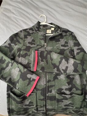 Anthropologie Green and Black Camo Zip-Up Jacket with Pink Trim